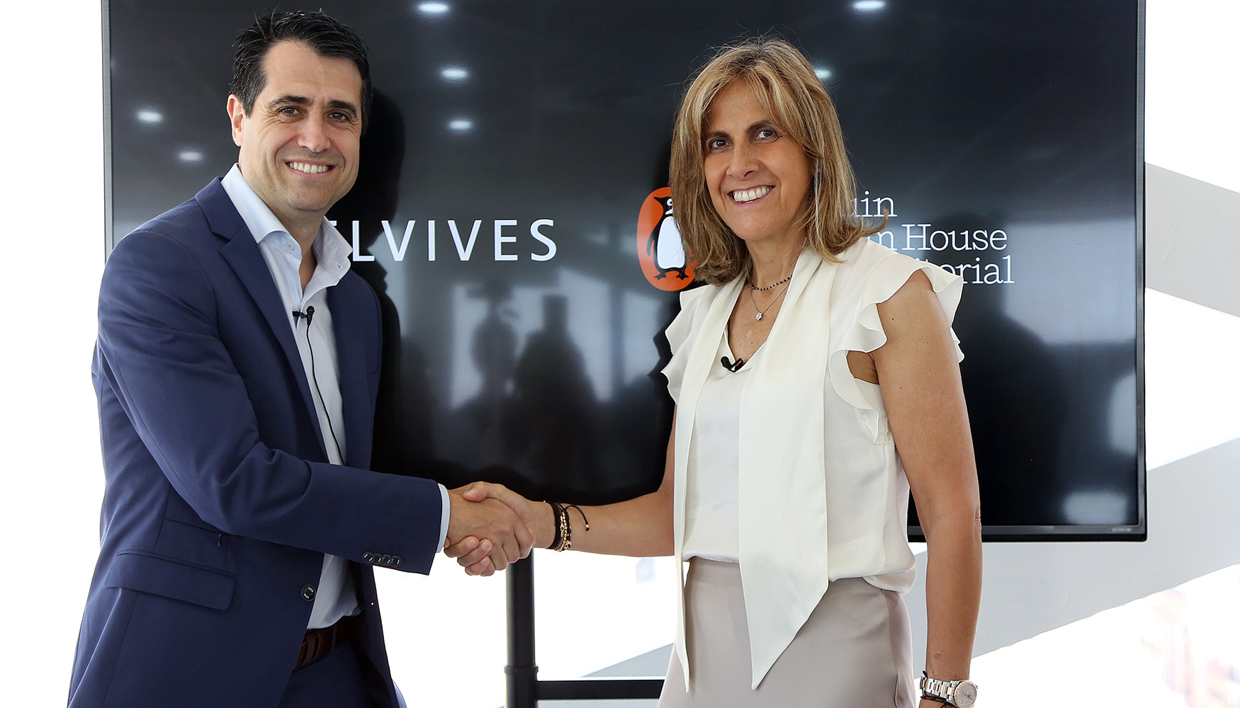 De izquierda a derecha...