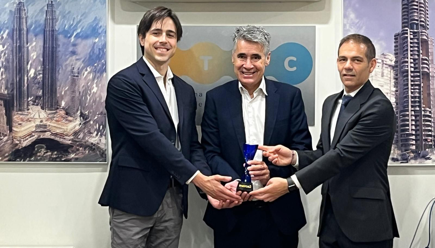 De izquierda a derecha: I�igo M...