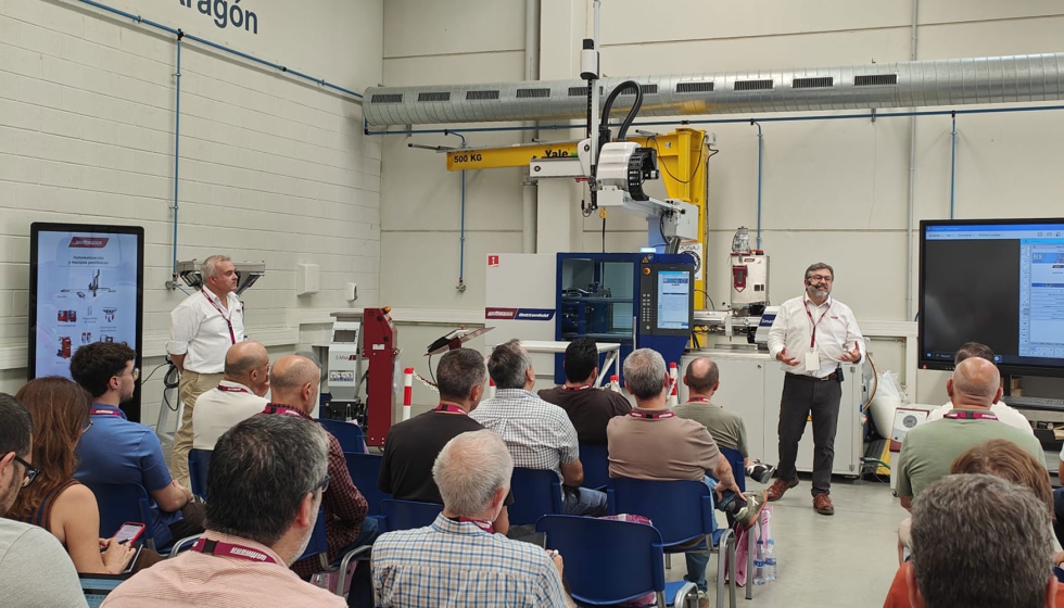 Ignacio Puyuelo Garc�a, product manager de Wittmann para Espa�a y Portugal en su presentaci�n