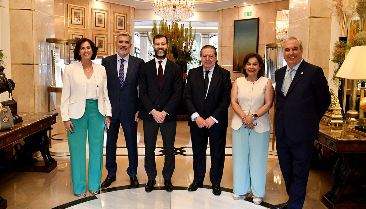 De izquierda a derecha...