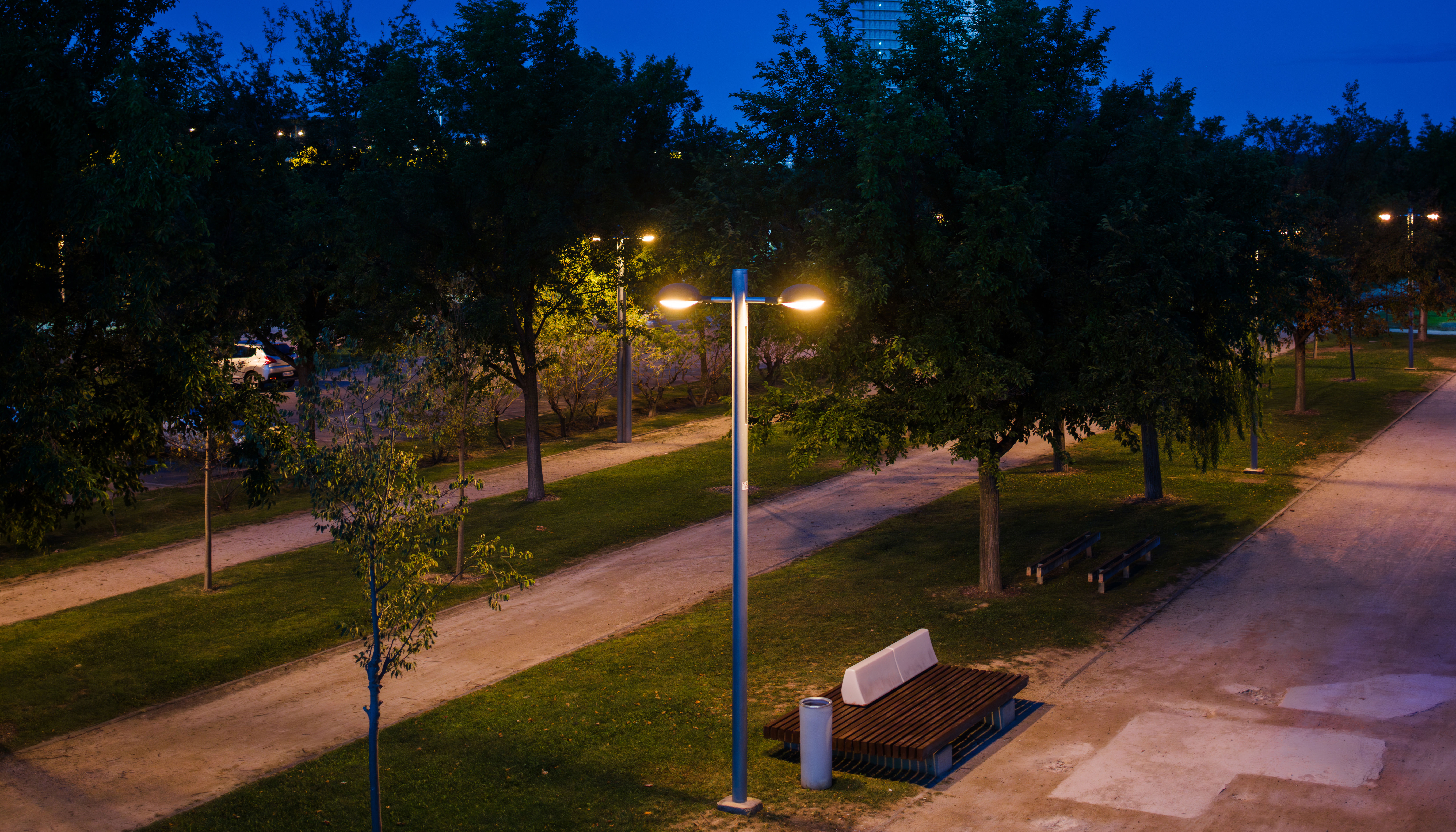 Parque del Agua, Zaragoza. LED 1800 K para una atm�sfera c�lida y natural con m�nima contaminaci�n lum�nica