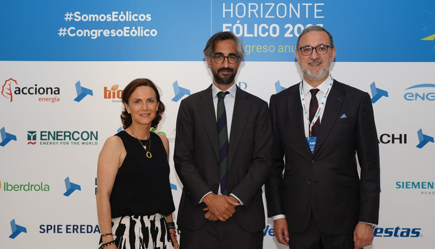 De izquierda a derecha...