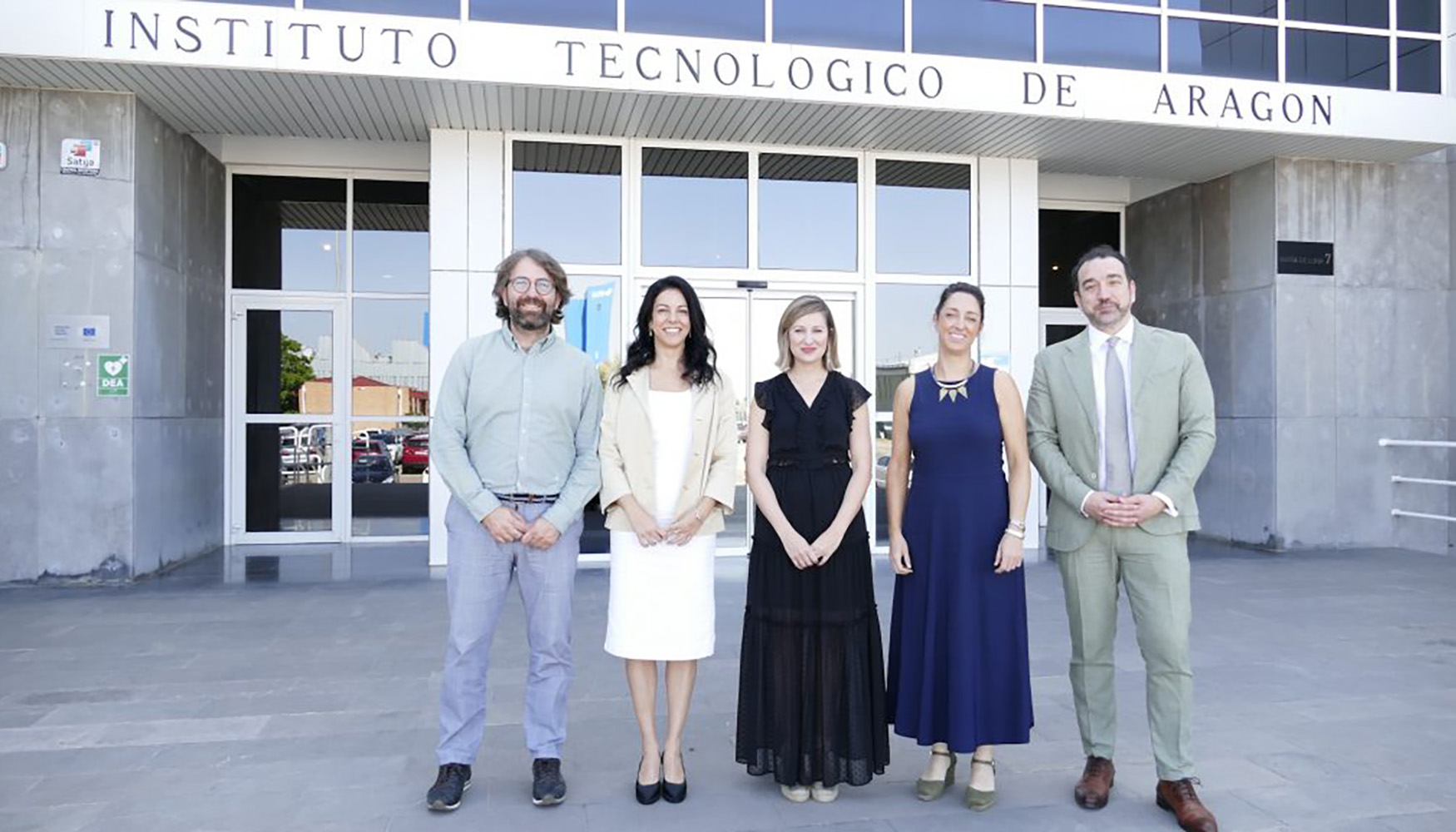 De izquierda a derecha...