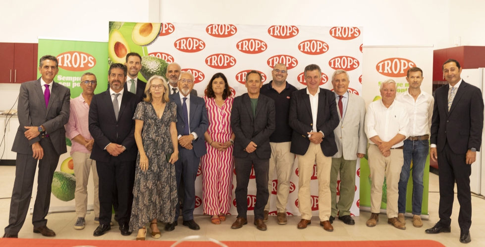 Autoridades y miembros de la Junta Directiva de TROPS en la inauguraci�n de las nuevas instalaciones en Portugal