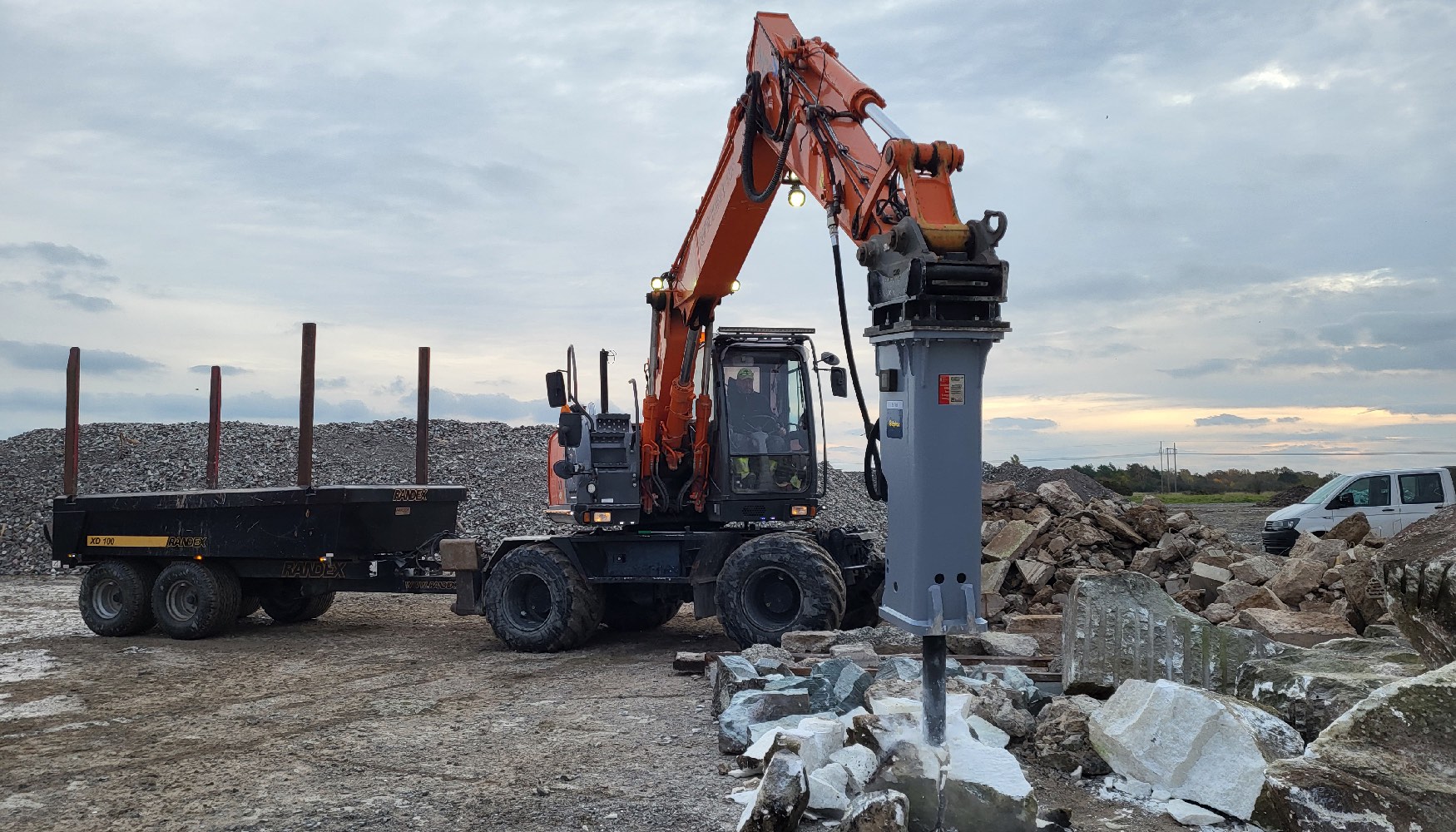 Nuevo martillo hidrulico EC 100