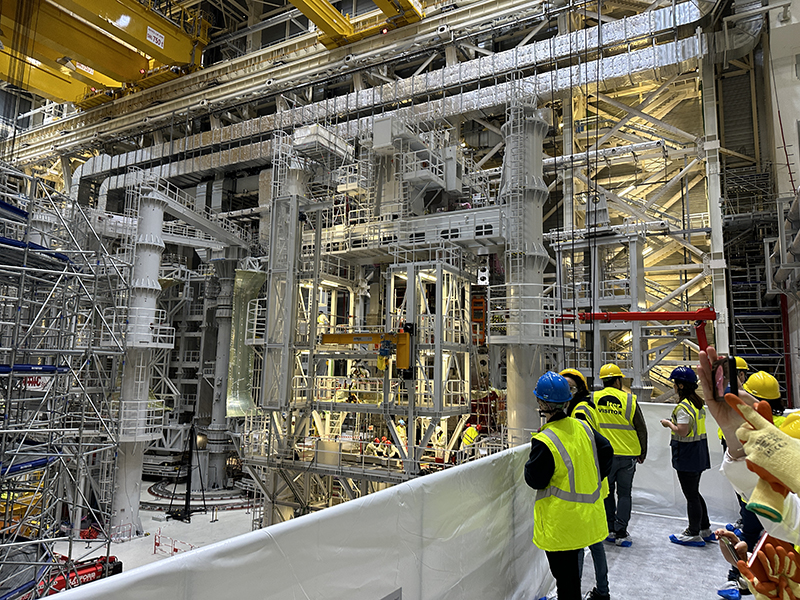 Uma visita ao ITER d uma ideia da complexidade que envolve a montagem de todas as peas que compem o Tokamak e at que ponto o controlo e a...