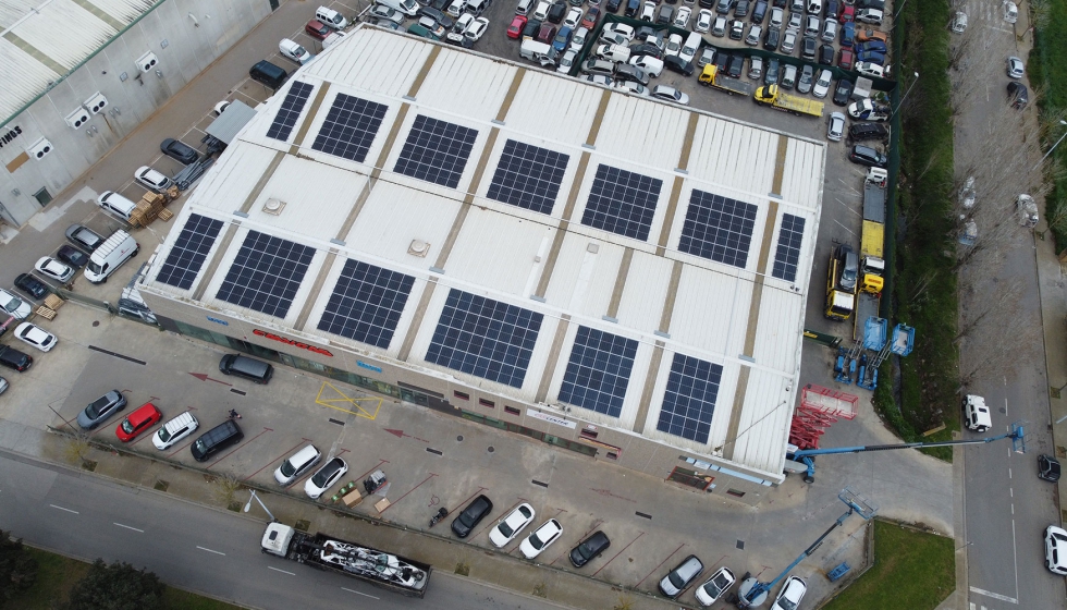 La nueva comunidad solar de Palafrugell tiene una potencia de 124,8 kWp y ocupa una superficie de unos 530 metros cuadrados...