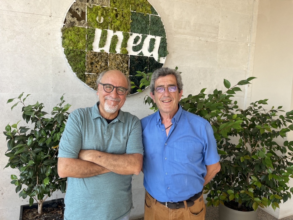 Pedro Piedras (i), nuevo director de INEA y su antecesor, F�lix Revilla SJ
