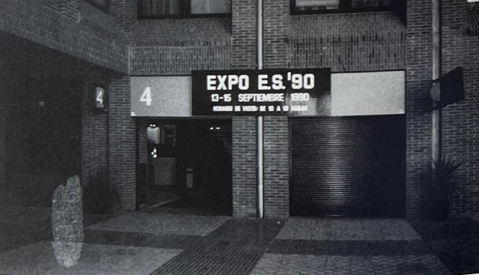 Las principales firmas del sector se dieron cita en Zaragoza para celebrar la primera Exposicin de equipamiento de estaciones de servicio (1990)...