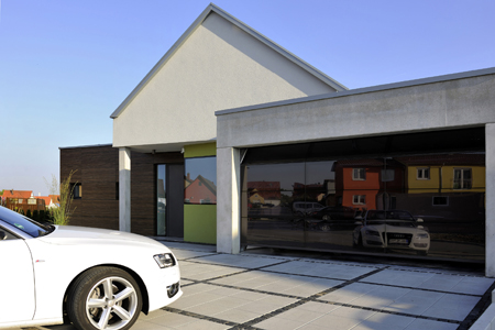 Nueva versin de ALR Vitraplan como puerta de garaje para viviendas