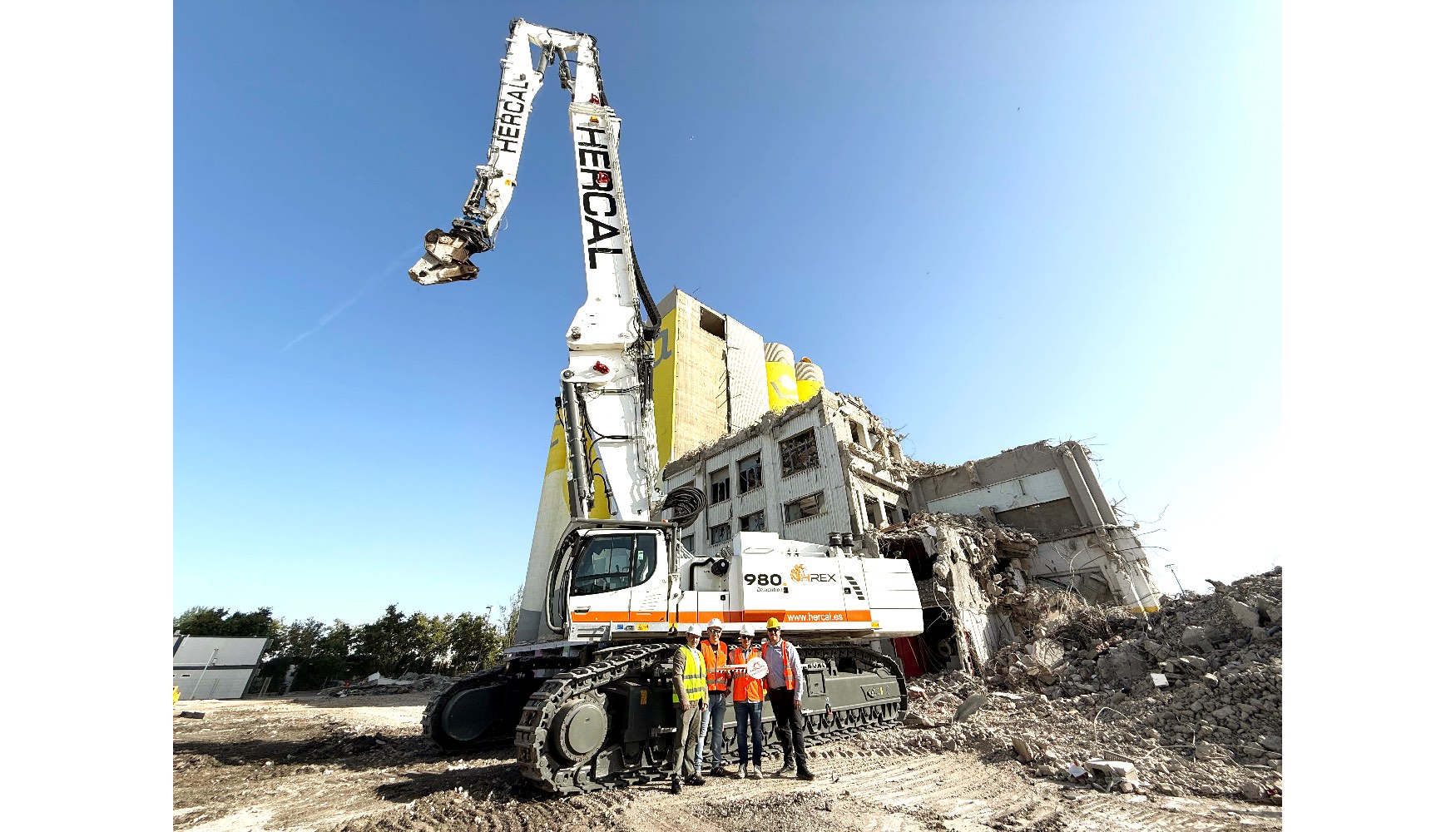 Entrega oficial de la excavadora de demolicin Liebherr R 980 Demolition de Hercal...