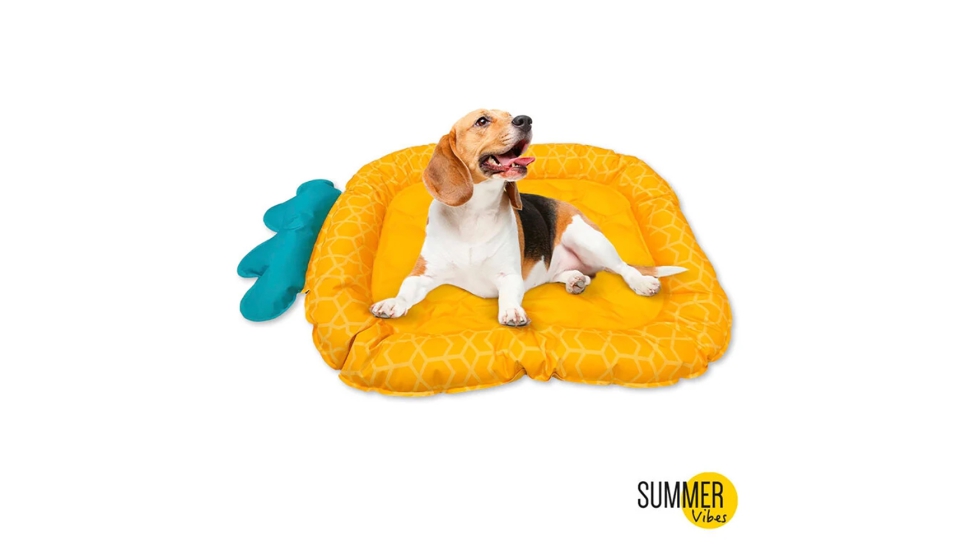Cama con forma de pi�a refrescante para perros, de la colecci�n Summer Vibes de Kiwoko