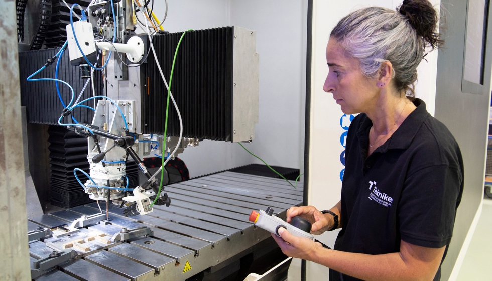 A tecnologia laser de impulsos ultra-curtos permite  Tekniker aplicar texturas funcionais a peas tridimensionais complexas...