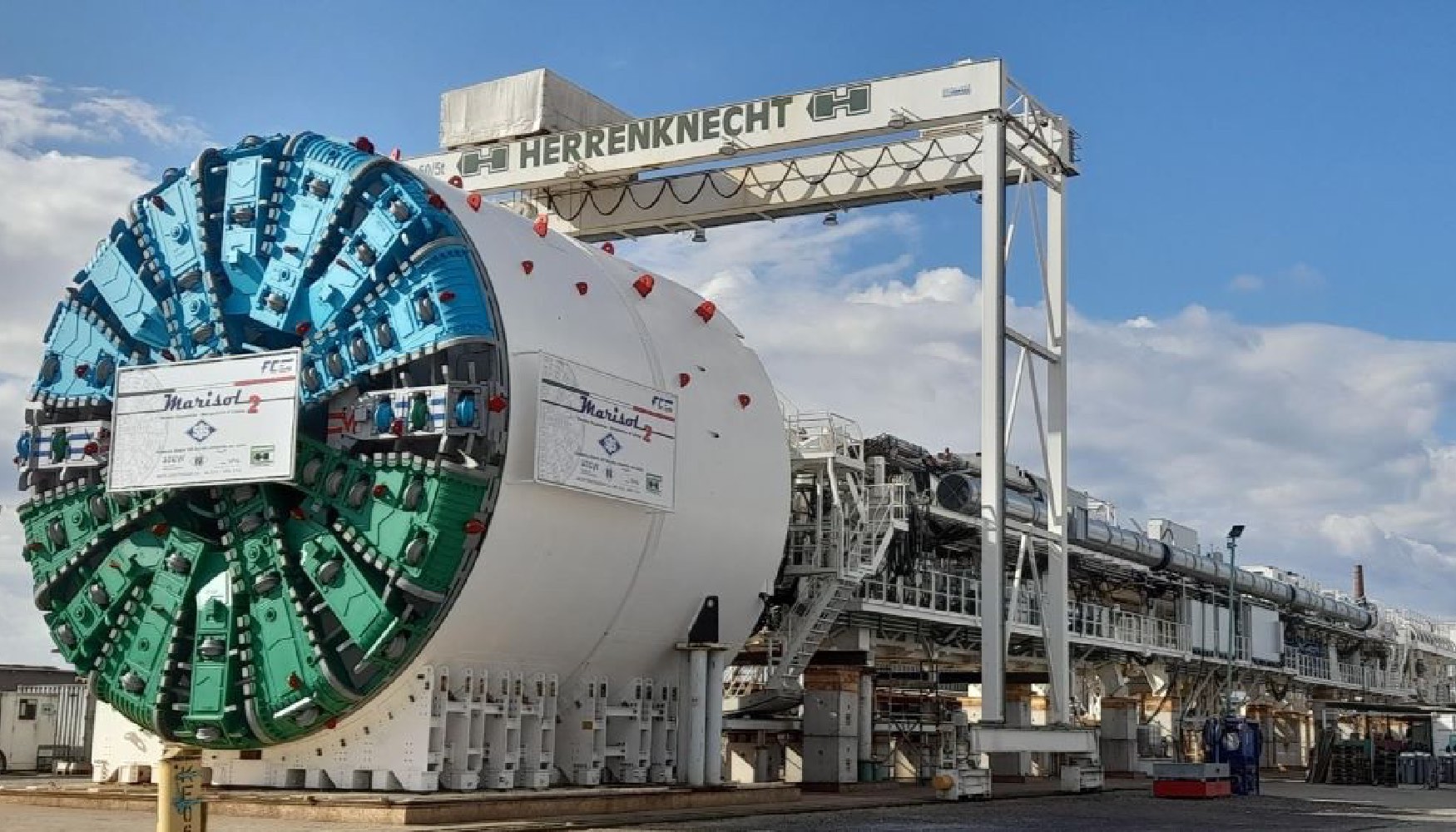 La tuneladora desarrollada para la ejecuci�n de este proyecto se llama 'Marisol 2' y ha sido fabricada por el especialista alem�n Herrenknecht...