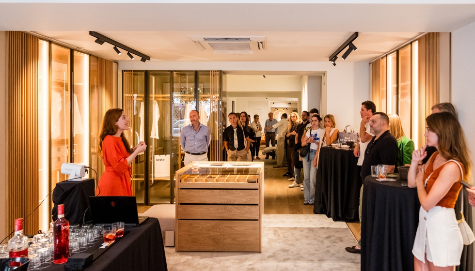 Francesca Sapey durante su intervencin en la velada celebrada en el showroom de Alexandra & Uecko en Barcelona