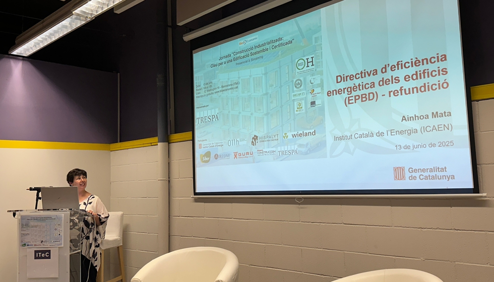 Ainhoa Mata, responsable de la Unidad de Edificios del ICAEN, durante su intervenci�n