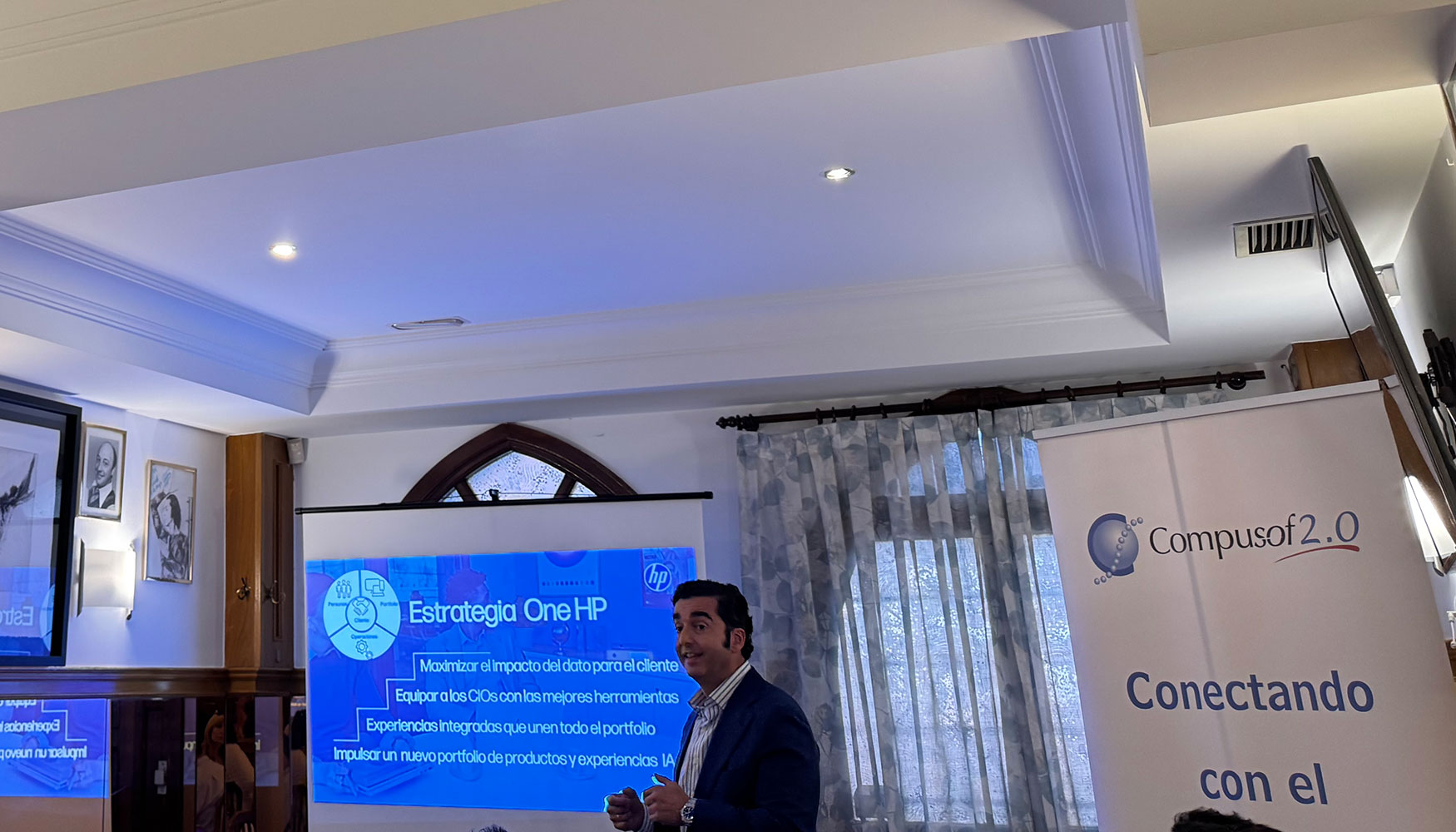 Mois�s Camarero, CEO de Grupo Compusof, durante el encuentro con la prensa