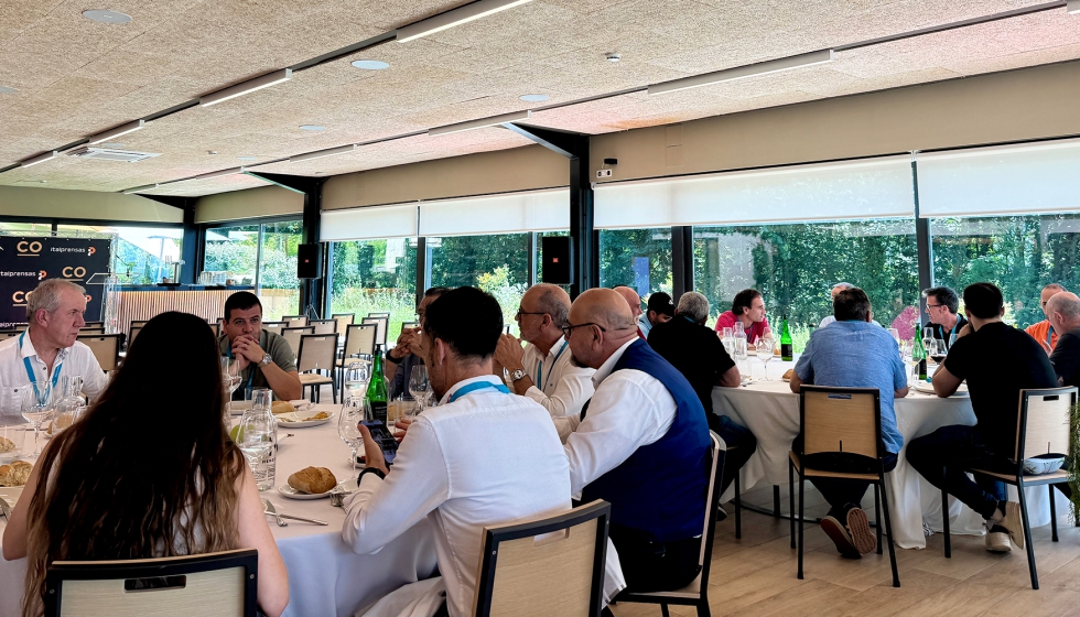 Los asistentes disfrutaron de la gastronom�a vasca en la sidrer�a