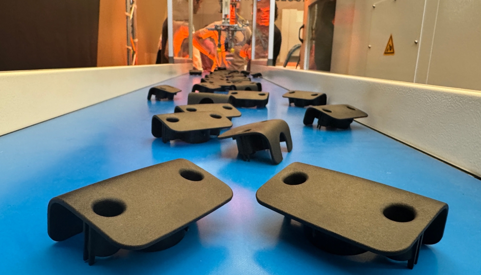 Una inyectora Toyo 230 el�ctrica trabaj� en ciclo real con un molde cedido por Ficosa para la producci�n de abrazaderas destinadas al sector...