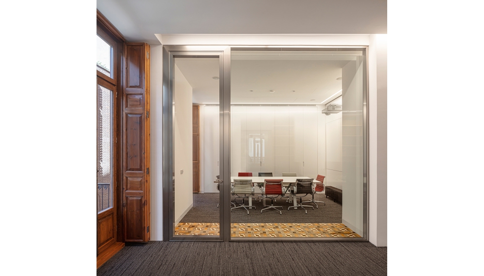 Modernidad y tradici�n se fusionan en este proyecto de ERRE Arquitectura. Foto: Adri� Goula