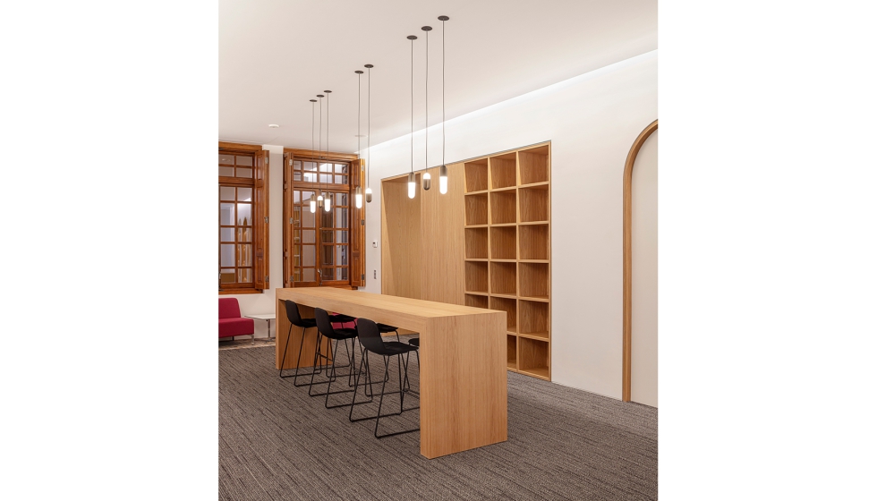 La iluminaci�n y la climatizaci�n se han integrado sin comprometer el valor patrimonial del inmueble. Foto: Adri� Goula