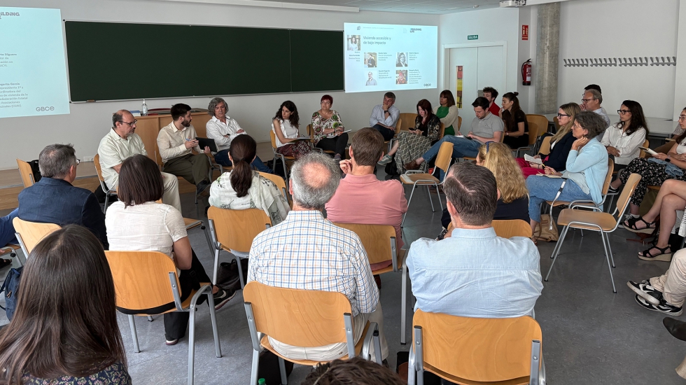 Una de las sesiones que se celebraron en Sostenibilidad XL, donde se expusieron casos de xito de descarbonizacin en entornos urbanos...