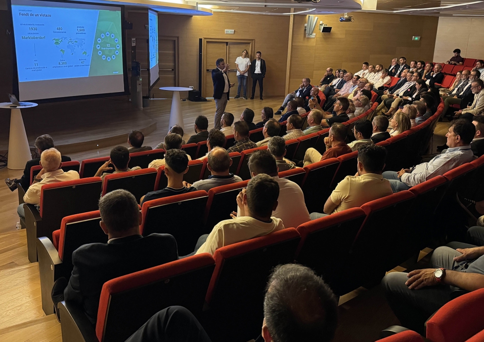 La presentacin organizada por el equipo de Fendt en Espaa reuni a profesionales del sector vitivincola y clientes de la marca en nuestro pas...