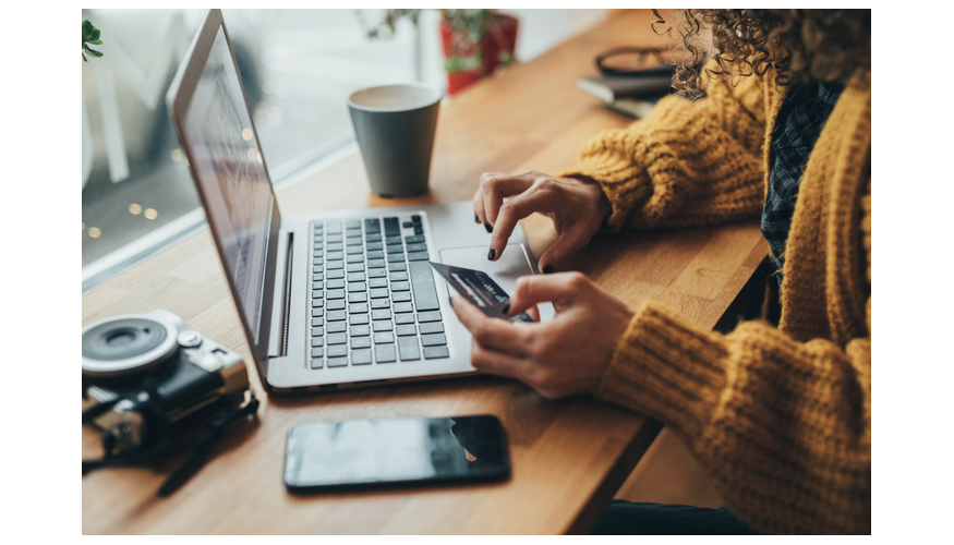 Foto de El gasto online crece, con cada vez ms usuarios que comprarn en redes sociales
