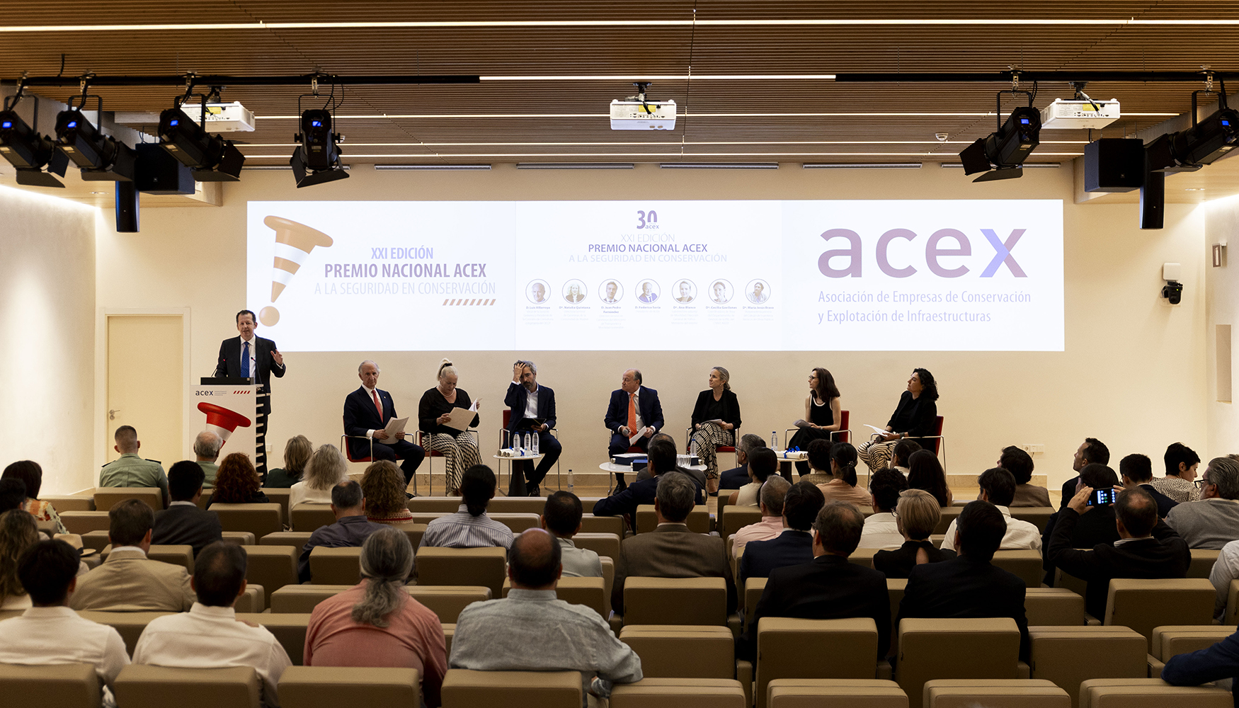 El periodista Carlos Garca-Hirschfeld fue, una edicin ms...