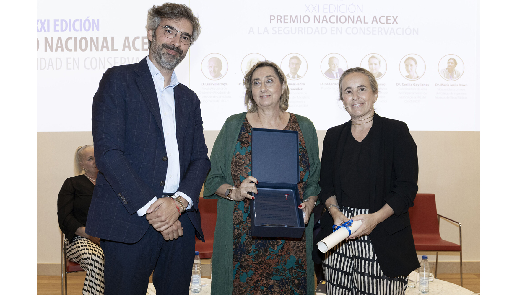 Mencin honorfica Luis Antona, otorgada a la revista Trfico y Seguridad Vial de la DGT