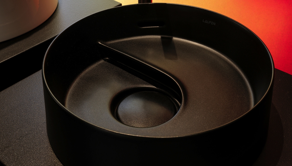 La firma present� en exclusiva su nuevo lavabo Volta, creado en colaboraci�n con Yves Behar...