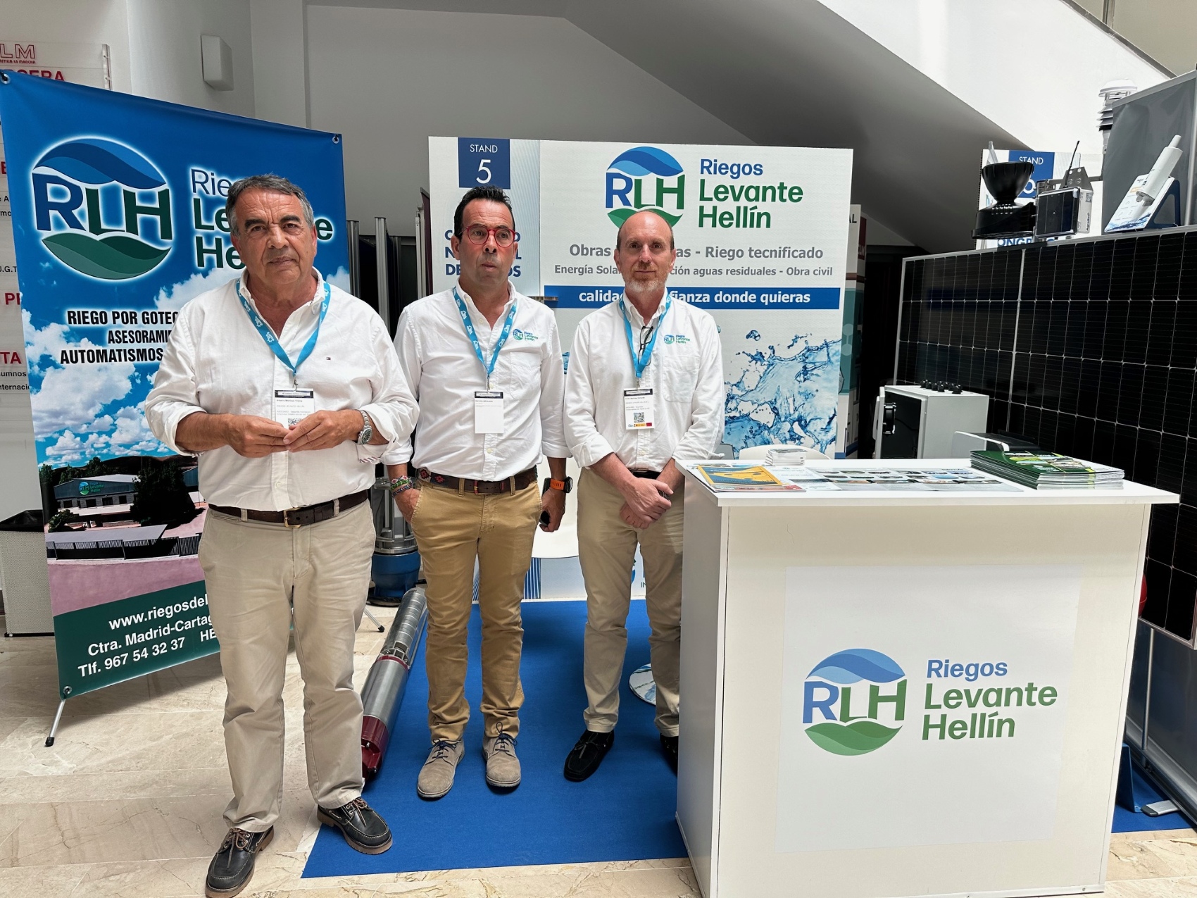 A la izquierda, Antonio Montoya, CEO de Riegos de Levante Helln