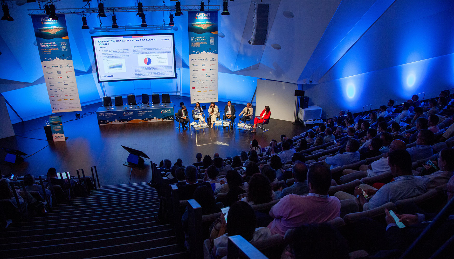 El Congreso, bajo el lema �60 a�os de innovaci�n en desalaci�n y reutilizaci�n�, bati� r�cords de participaci�n con 430 asistentes y 120 ponentes...