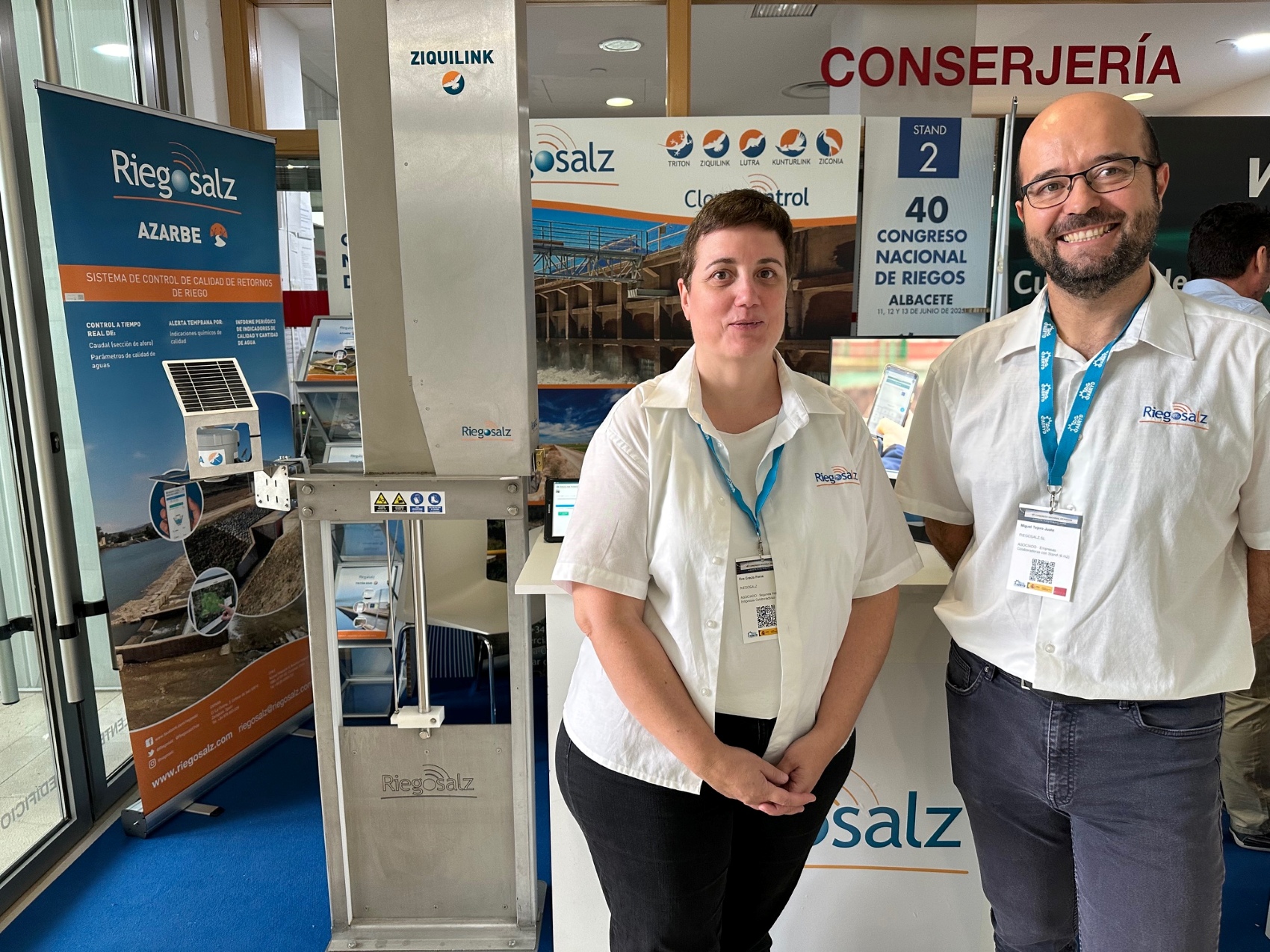 A la derecha, Miguel Tejero, director del Departamento Comercial y de Internacionalizaci�n de Riegosalz