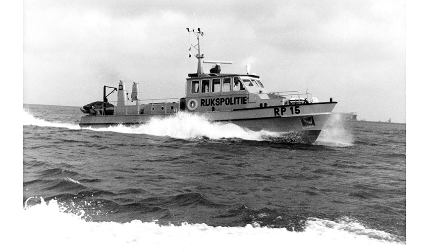 Suministros a las autoridades neerlandesas, v�ase el hito de 1952. Fuente Schottel