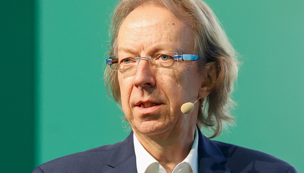 Boris Engelhardt, secretario general de la asociacin wdk durante la presentacin de la K preview