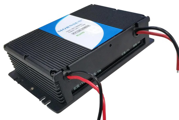 Figura 6: El convertidor CC-CC de 150 W de Mornsun tiene un rango de tensi�n de entrada de CC muy amplio...