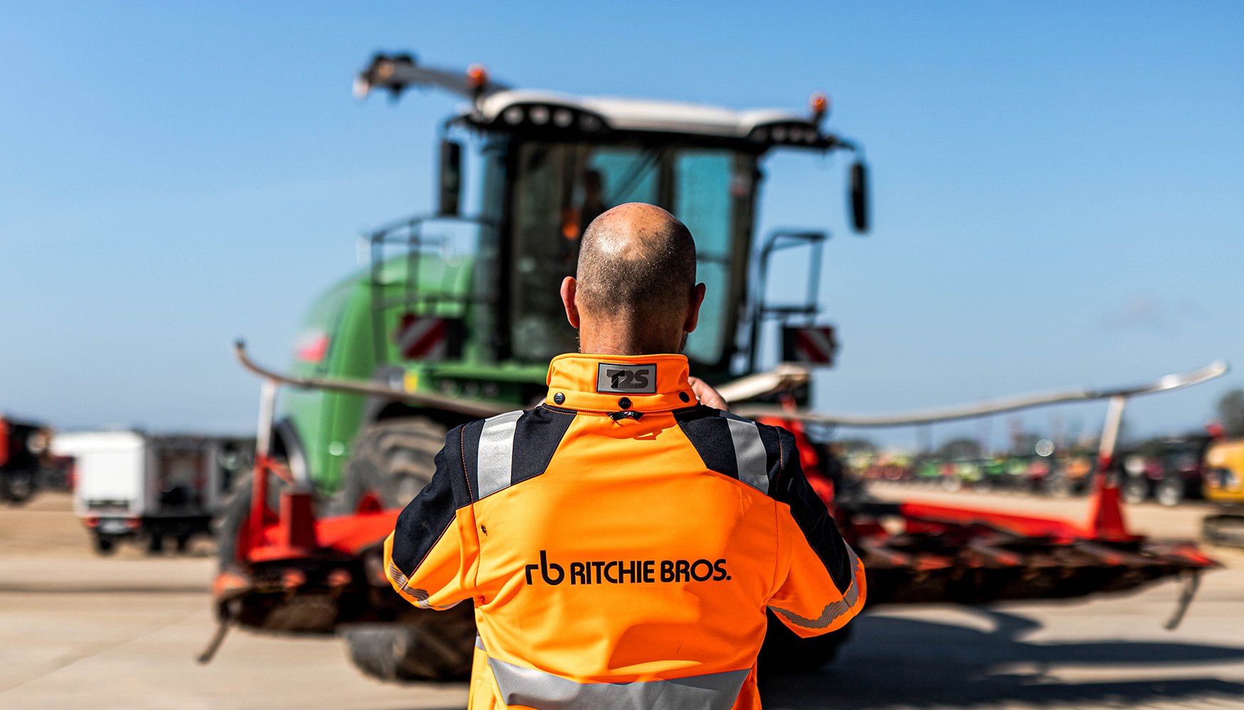 Inspecci�n de lotes por parte del equipo de Ritchie Bros