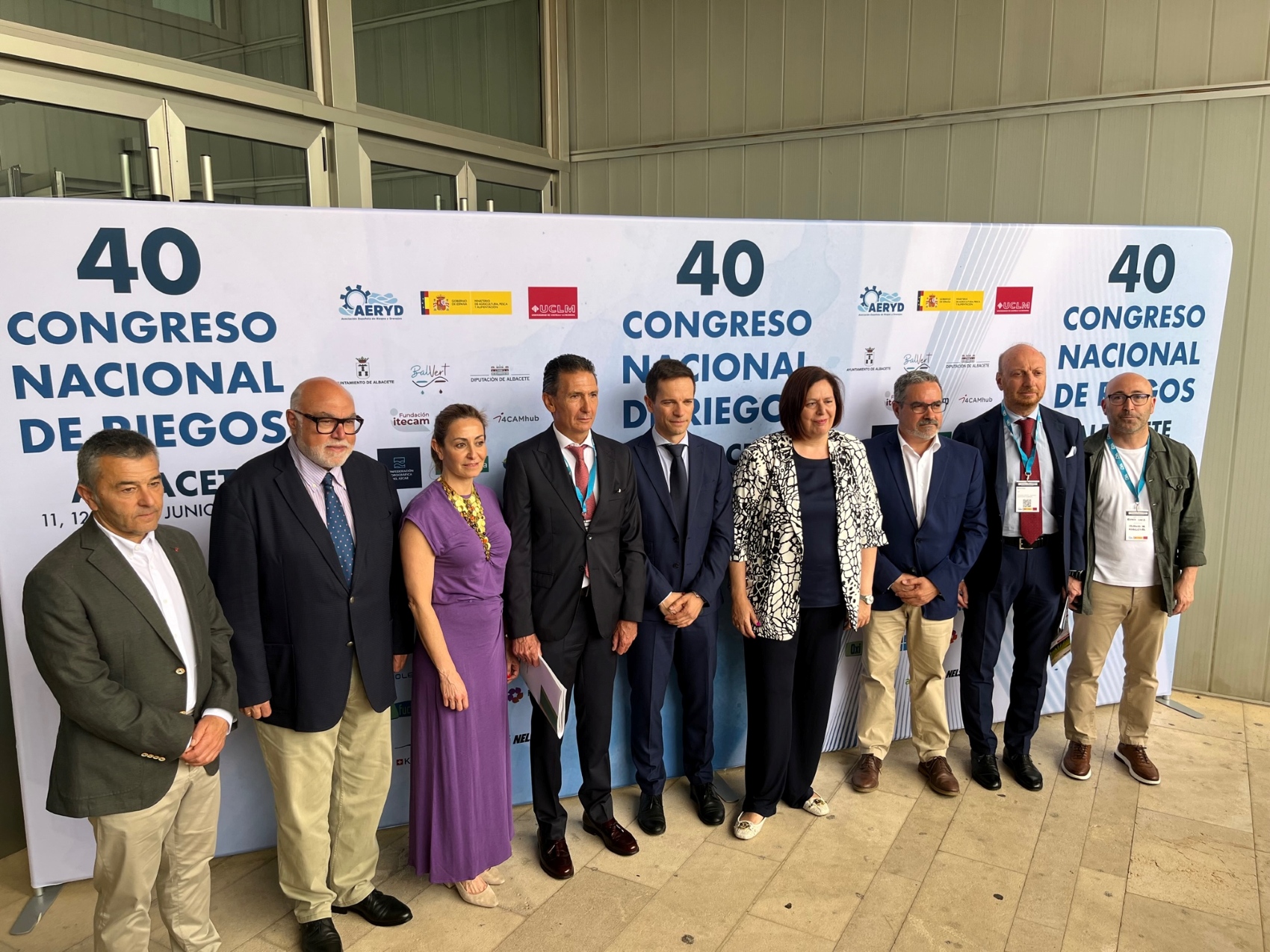 Foto de familia de las autoridades en el acto inaugural