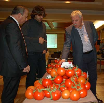 Tomate Mayoral, durante la conferencia de tomates
