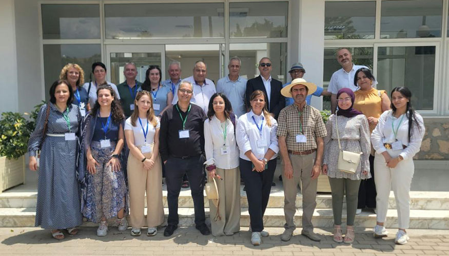 Foto de familia de los participantes en la jornada final del proyecto HaloSheep