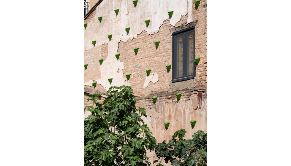 Las casas para p�jaros de la instalaci�n �Picos� permanecer�n en la calle Ba�os de Logro�o. Foto: Sara Cuerdo