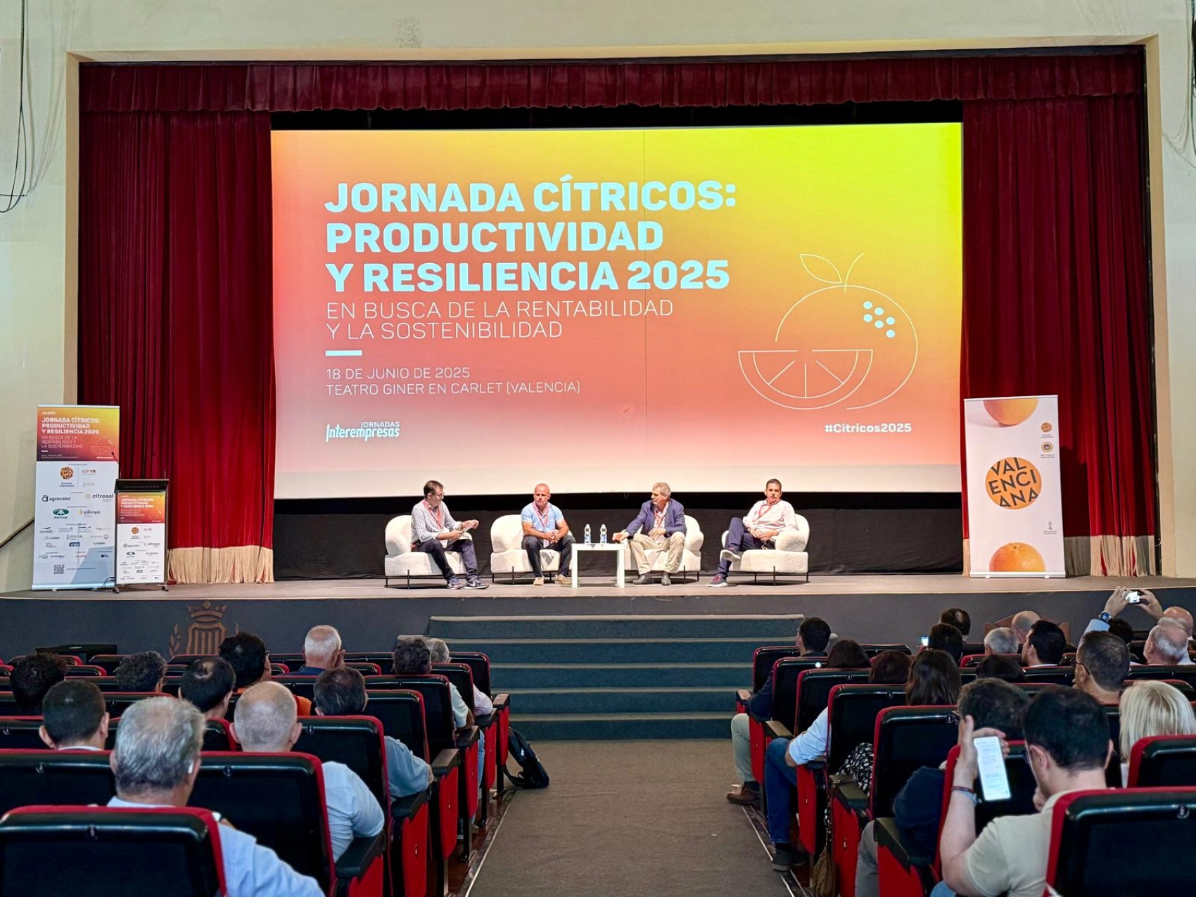 Imagen correspondiente a la primera mesa redonda titulada Hoja de ruta de la interprofesional para abordar los retos del sector citrcola...