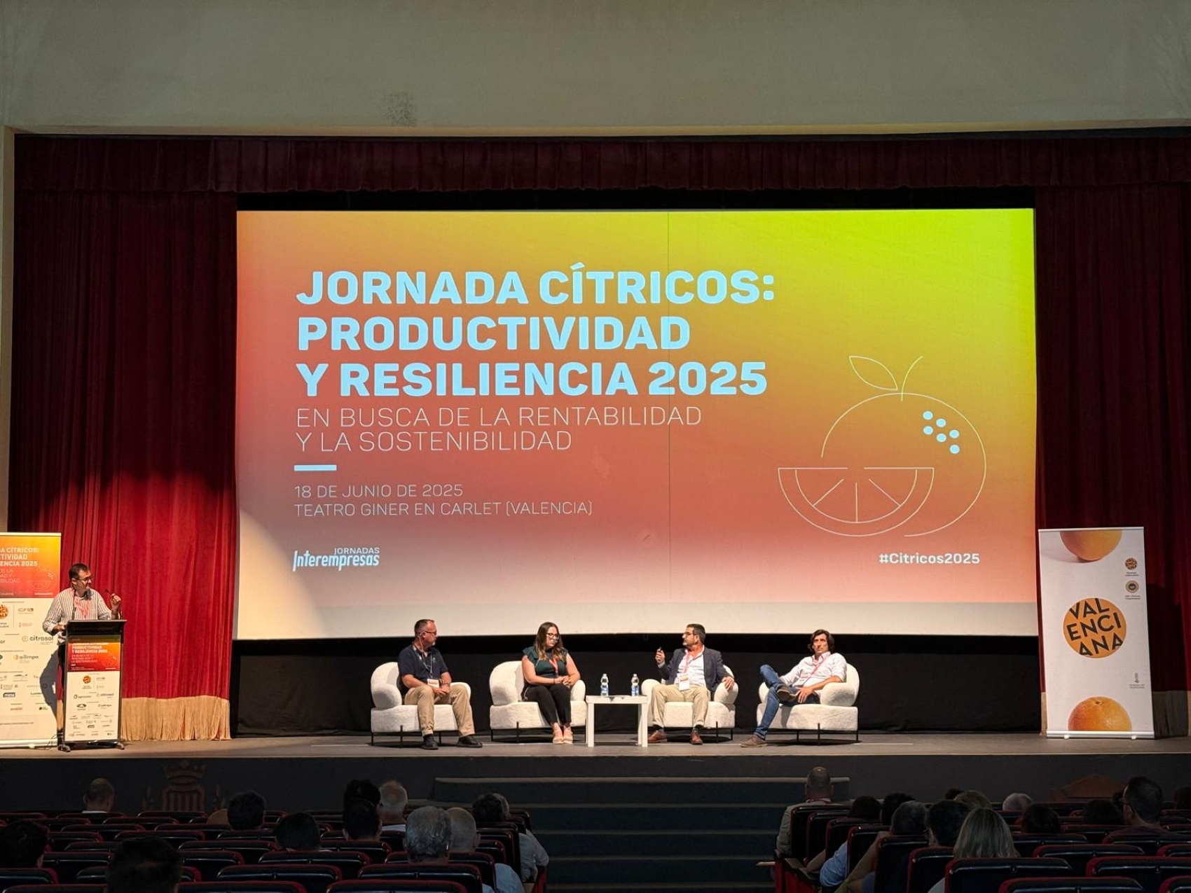 La segunda mesa redonda cont con las intervenciones de Salvador Morell (Agrocolor), Estrella Peir (ITENE)...