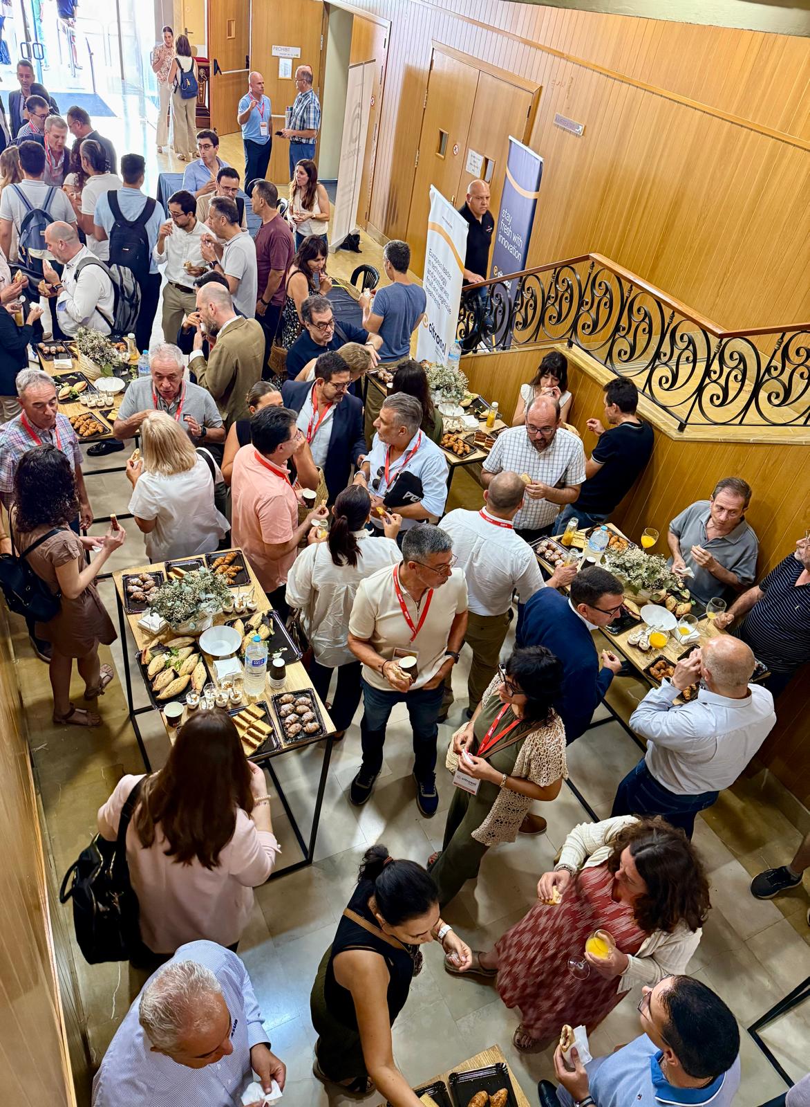 Imagen del networking realizado en el hall del Teatro Giner de Carlet (Valencia)