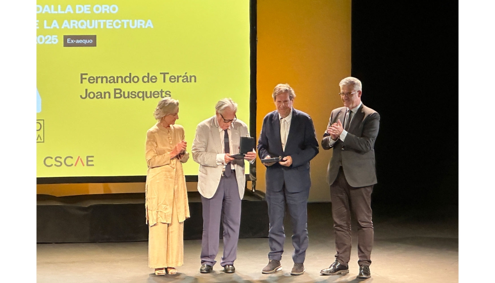 Marta Vall-llossera, Fernando de Tern, Joan Busquets y David Lucas durante la entrega de las Medallas de Oro de la Arquitectura...