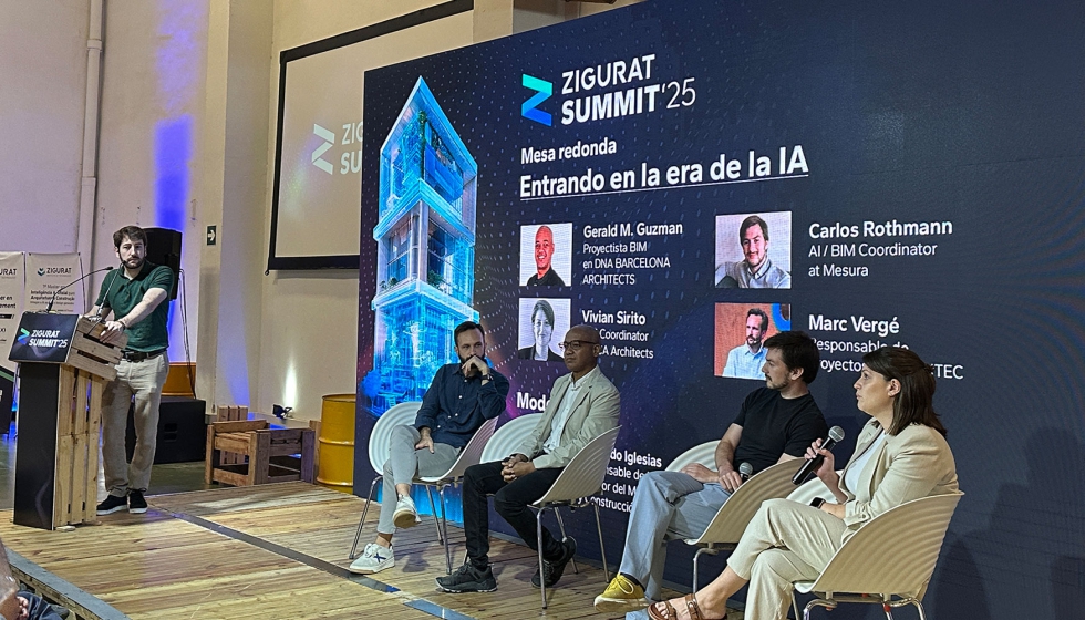 Imagen de los participantes en una de las mesas redondas sobre IA...