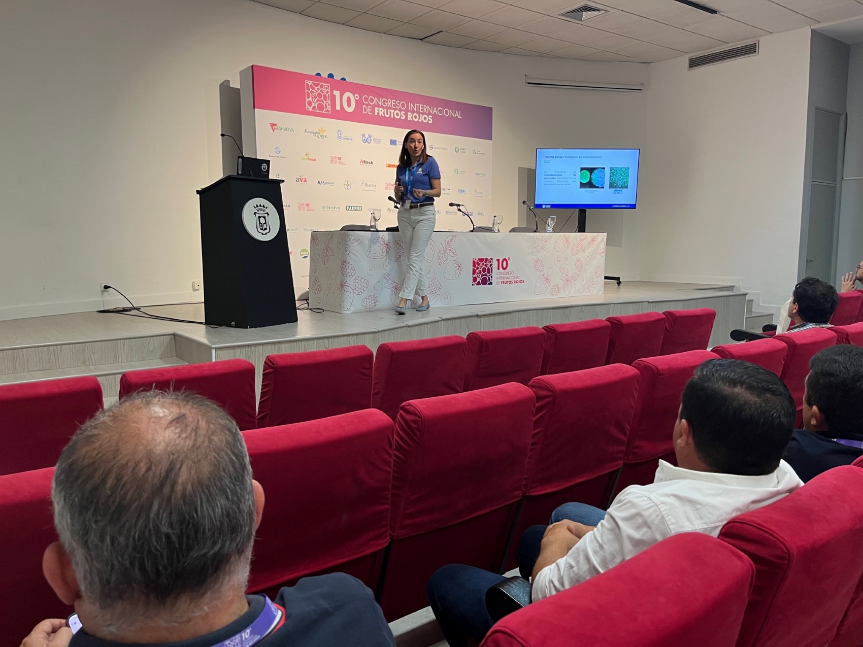 Cristina Le�n, del Departamento Agron�mico de Herogra Group, durante su conferencia