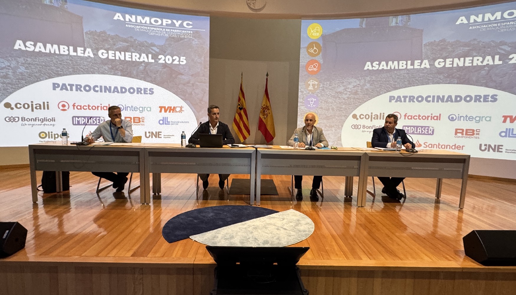 De izquierda a derecha...