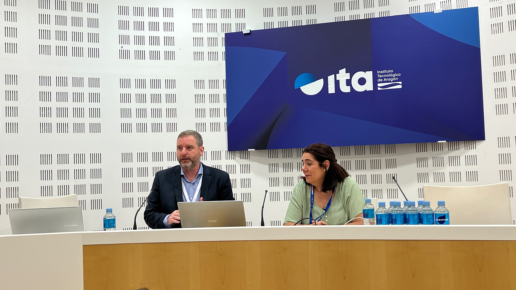 Sergio Serrano, director tcnico de Anmopyc, y Ana Isabel Torre (Tecnalia)